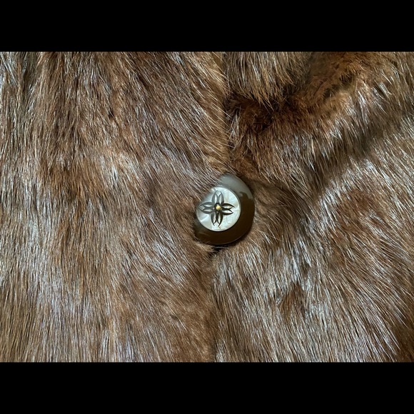 Vintage Fur Coat  🇨🇦 - Picture 10 of 15